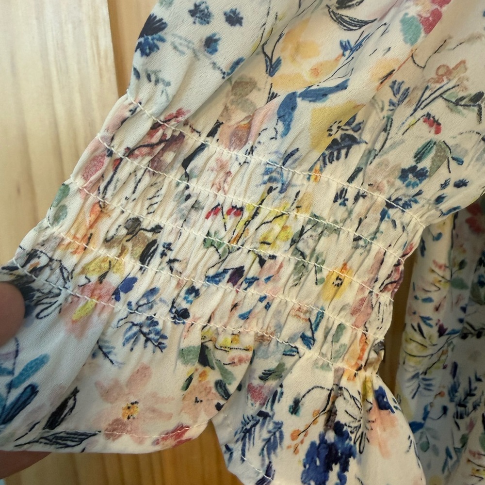 ⭐️Jones New York Floral V-Neck Blouse - White and Blue - Picture 5 of 7